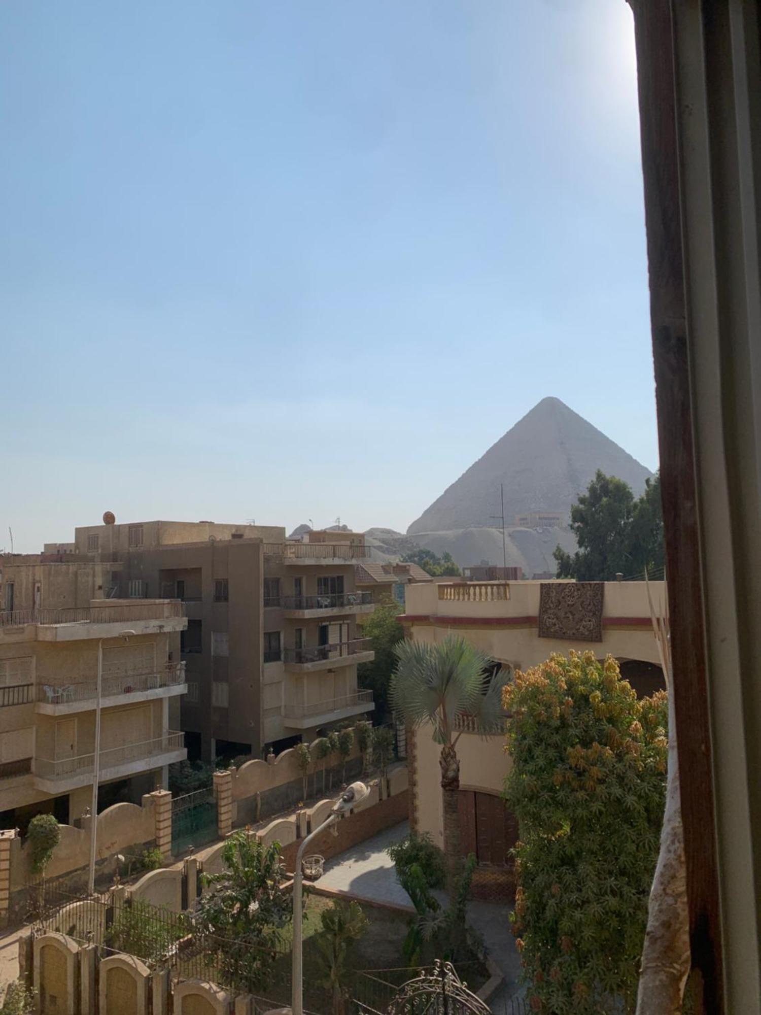 Apartment Pyramids View,
